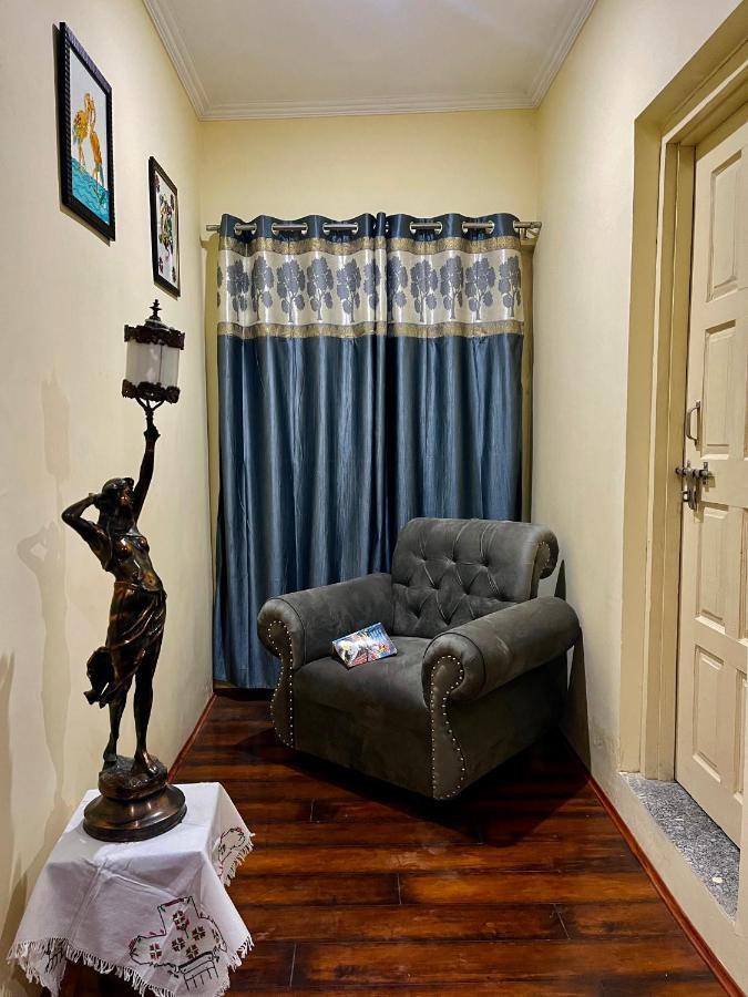Khwaab Gah By The Khayabaan-Homestay Apartments Fully Furnished With Functional Kitchen, Wifi & Parking In City Centre Srīnagar Exterior foto