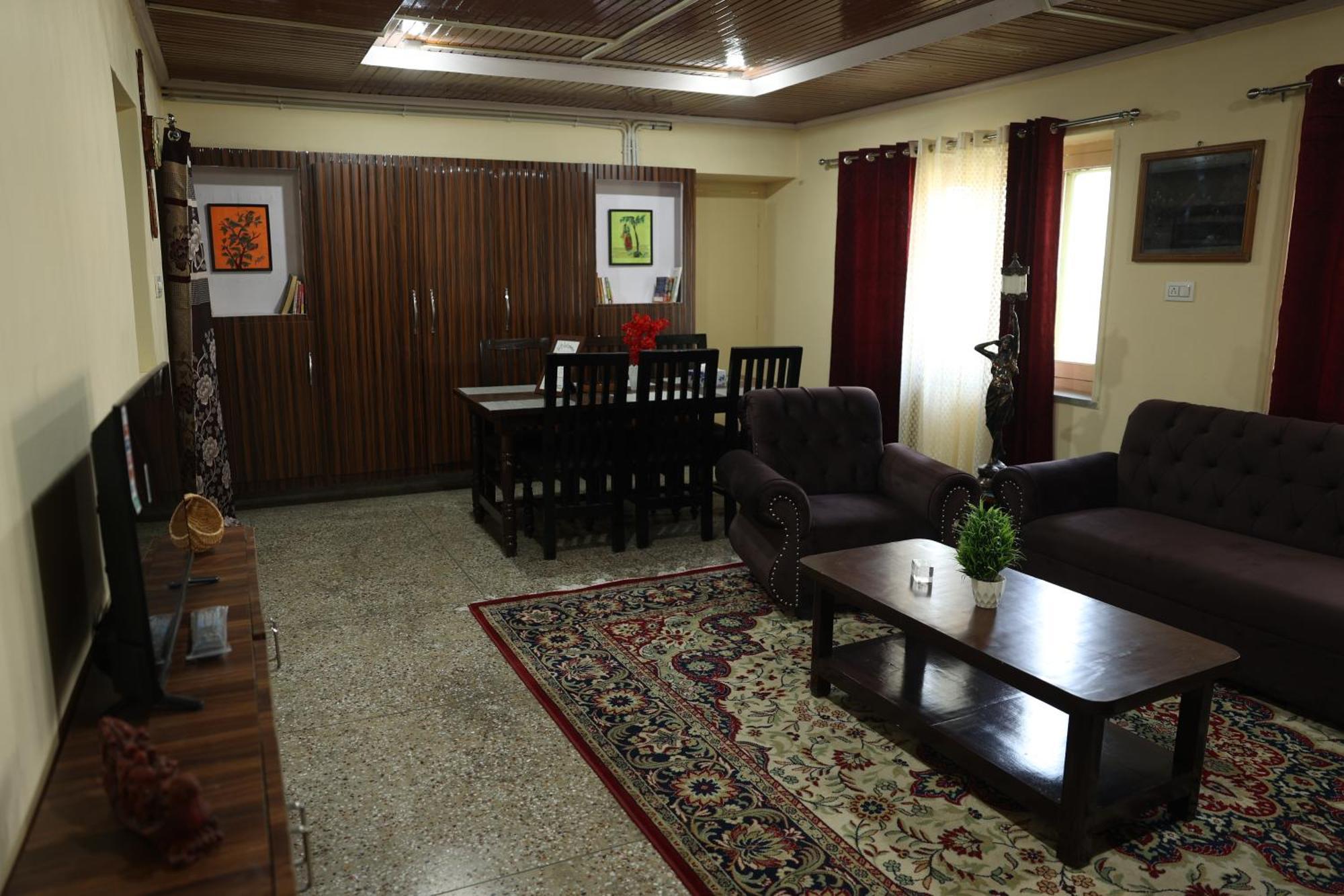 Khwaab Gah By The Khayabaan-Homestay Apartments Fully Furnished With Functional Kitchen, Wifi & Parking In City Centre Srīnagar Exterior foto